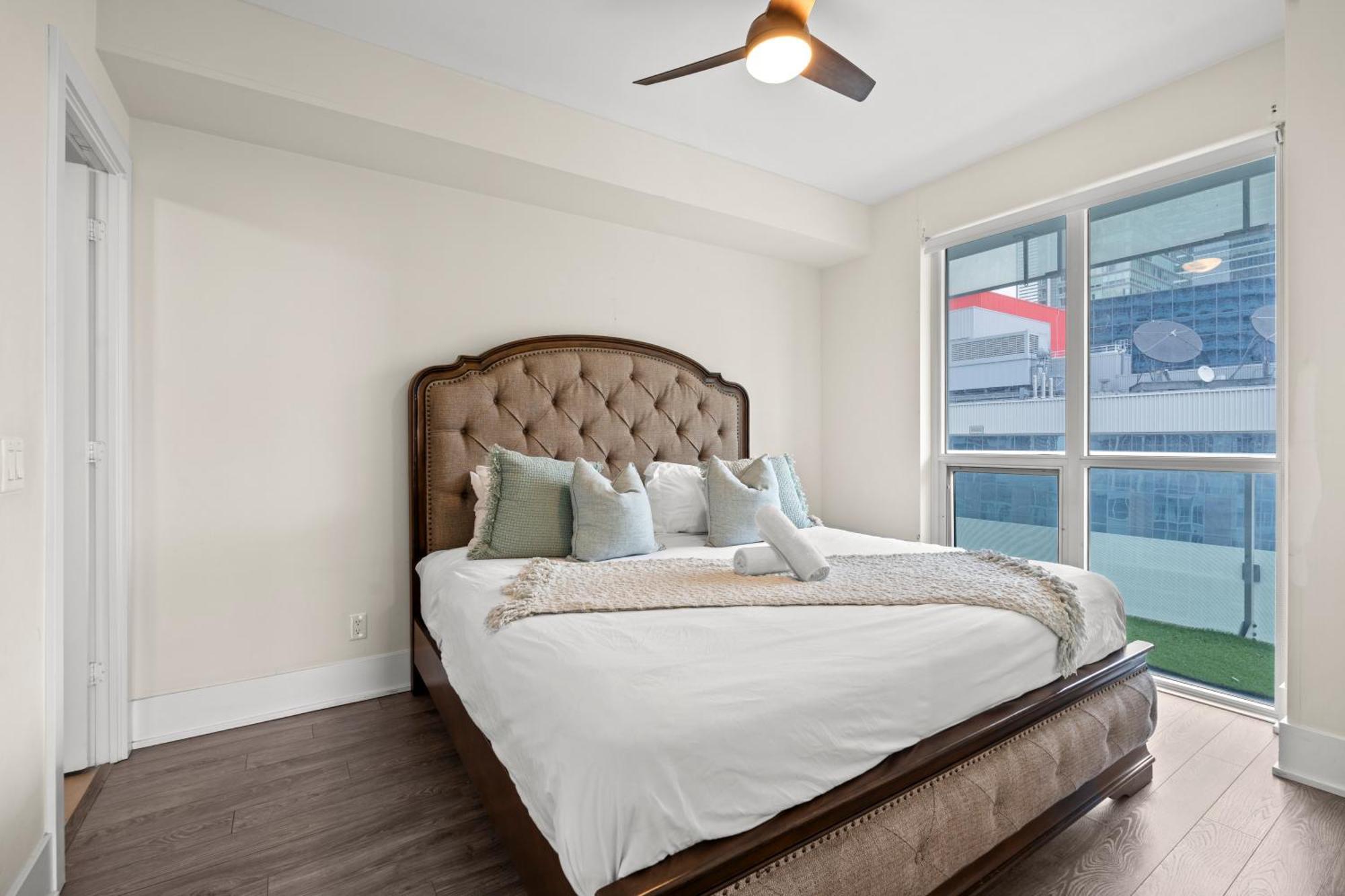 טורונטו Globalstay Modern Downtown Apartment מראה חיצוני תמונה